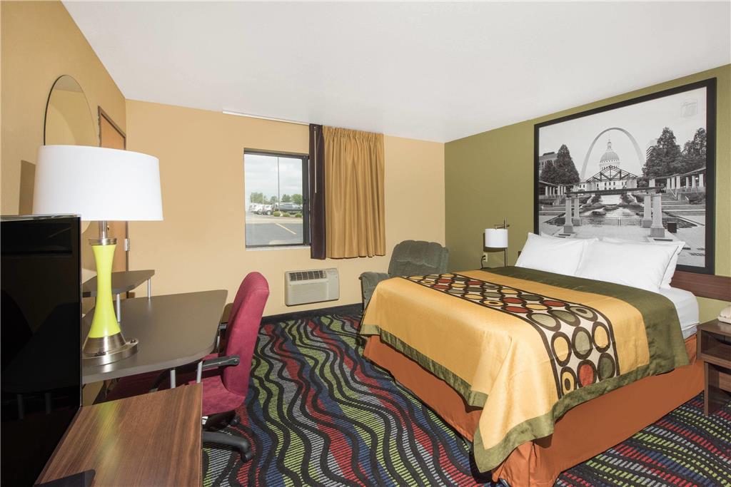 Super 8 by Wyndham Farmington - photo 2