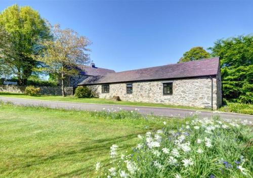 2 Bed in Menai Bridge oc fl046 in Beaumaris, United Kingdom