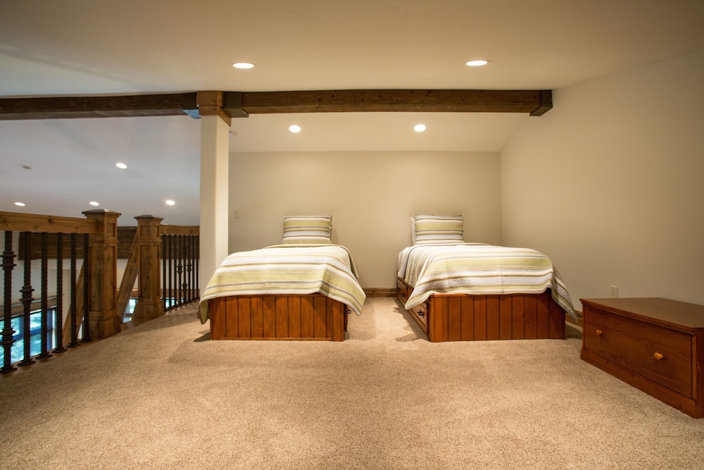 9201 Silver Aspen Five Bedroom Loft Luxury Townhome 4 Hotel Room - photo 14