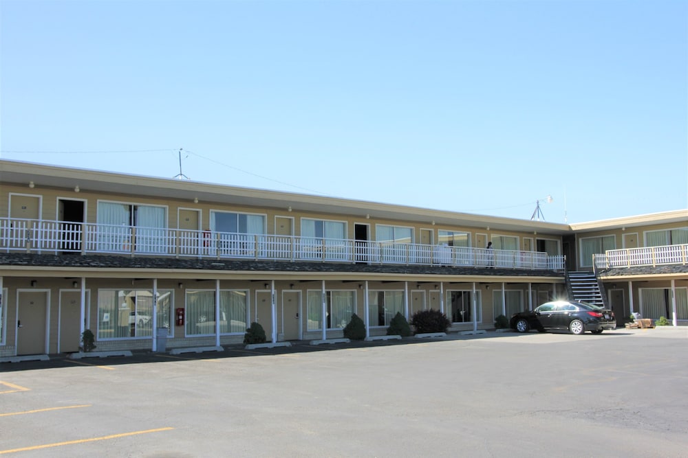Super 8 by Wyndham Wells - photo 37