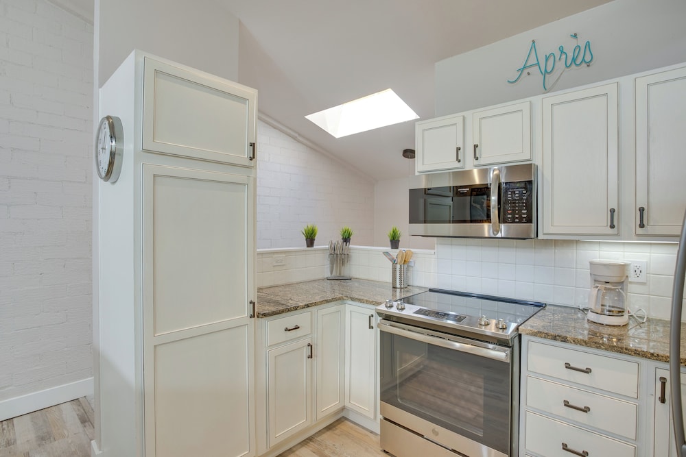 Modern Townhome about 4 Miles to Beaver Creek Resort - photo 11
