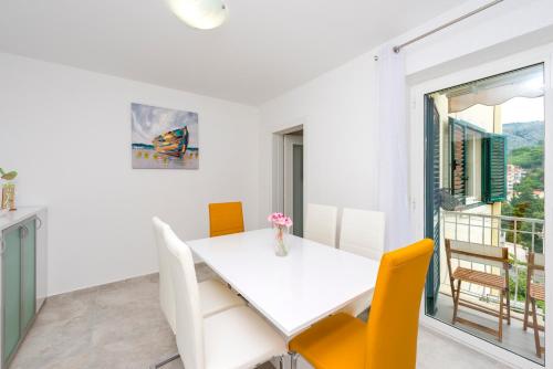 Apartment Pina