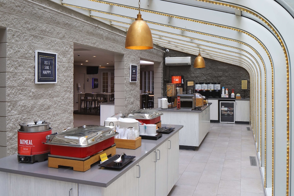 Hampton Inn Holland - photo 54