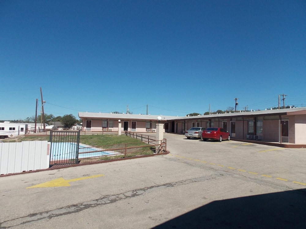 Holiday Host Motel - photo 9