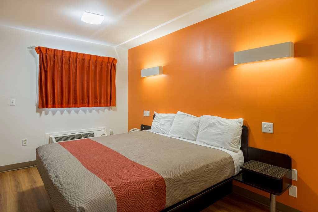 Motel 6 Greenville SC - photo 13