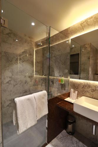 Four Petals Executive by LHMS — Akalkot — photo 3