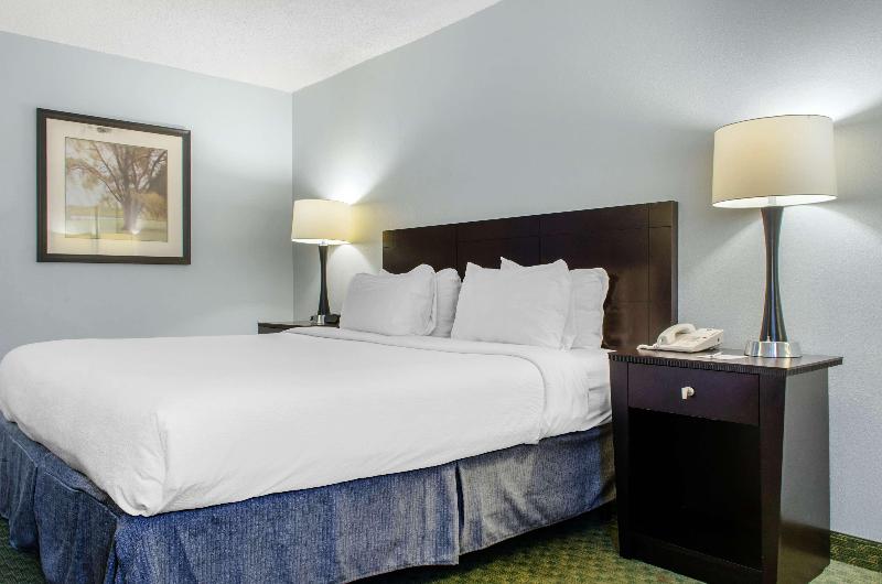 Ramada by Wyndham Shreveport Airport - photo 25