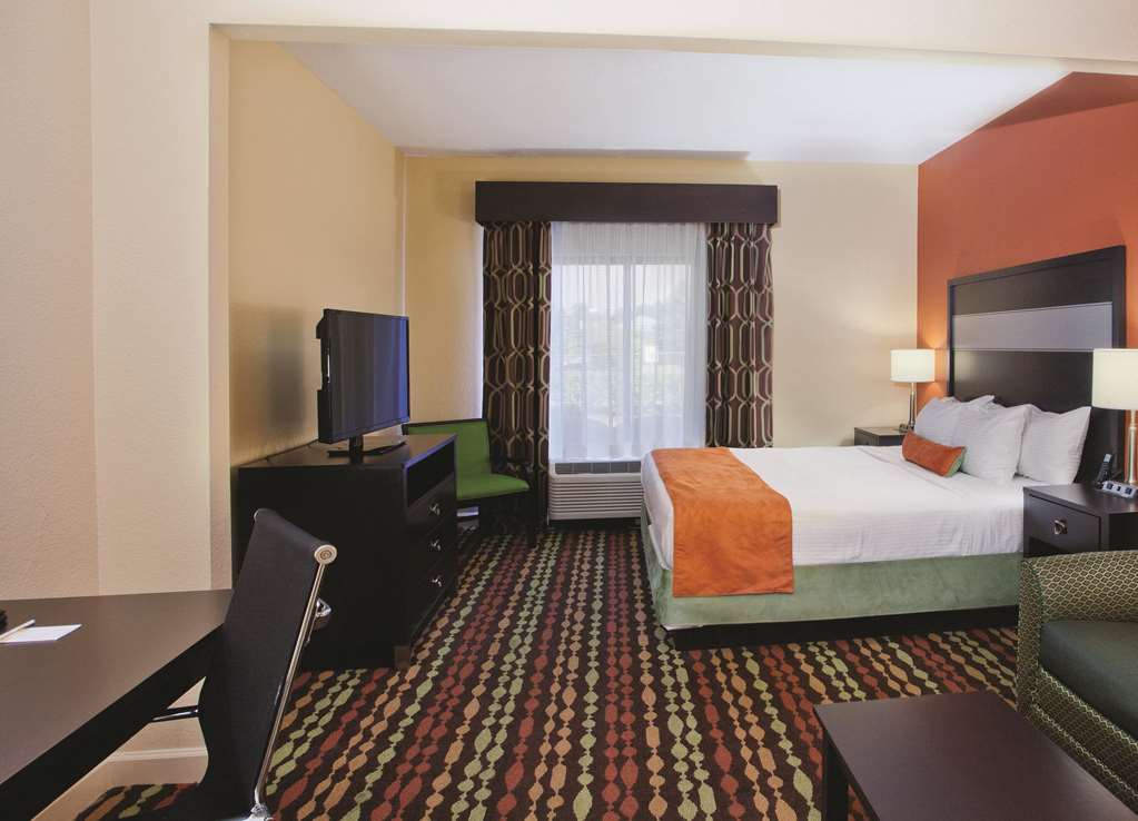 La Quinta Inn & Suites by Wyndham Florence - photo 50