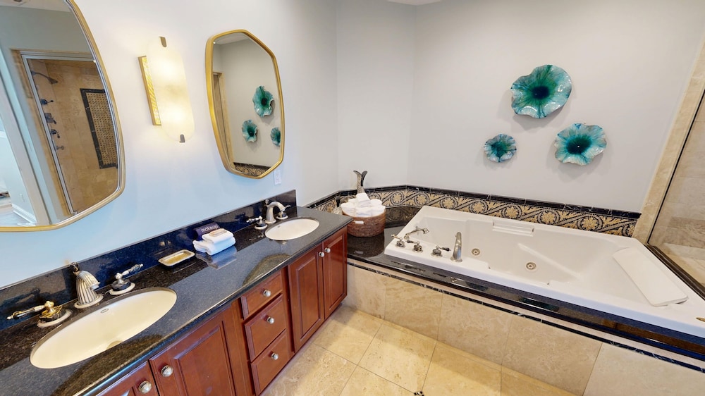 Silver Beach Towers 1905E is a Gulf Front 3 BR Penthouse Free Beach Service by RedAwning - photo 27