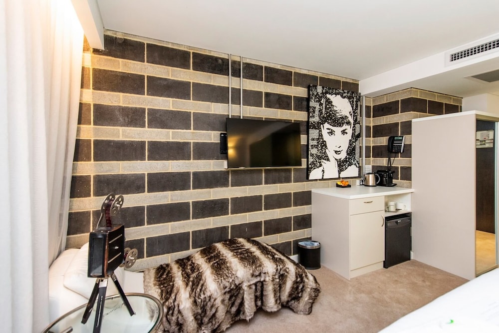 Hollywood Style Studio With Fantastic Roof Terrace Perth - carbon neutral hotel in Perth