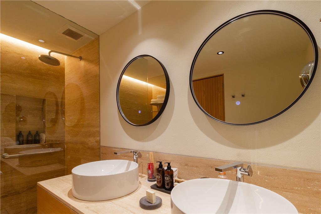 Camino Real Club Superior garden view bathroom