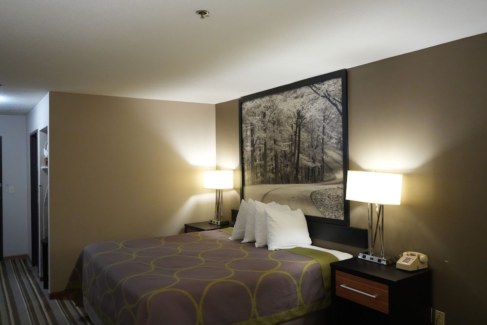 Watseka 24 Inn & Suites - photo 13