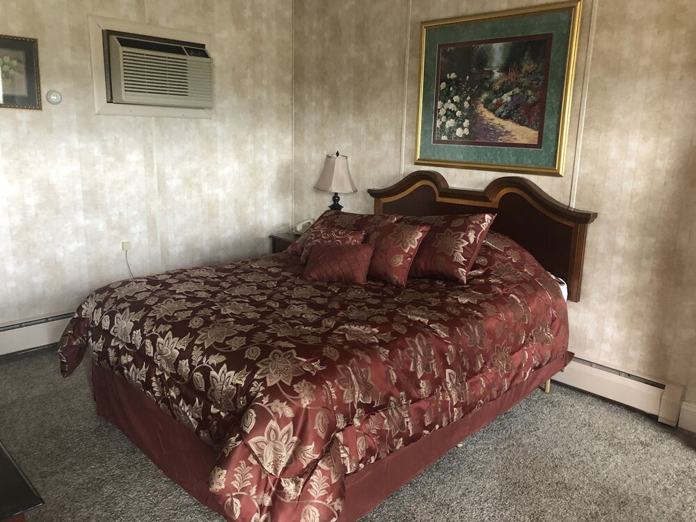 Gold Eagle Inn - photo 9