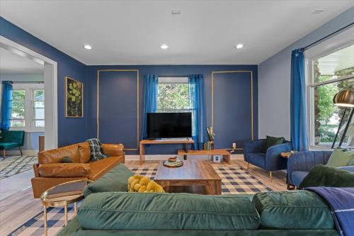 5bd Movie Theater 7mins to UND Backyard BBQ in South Bend, United States