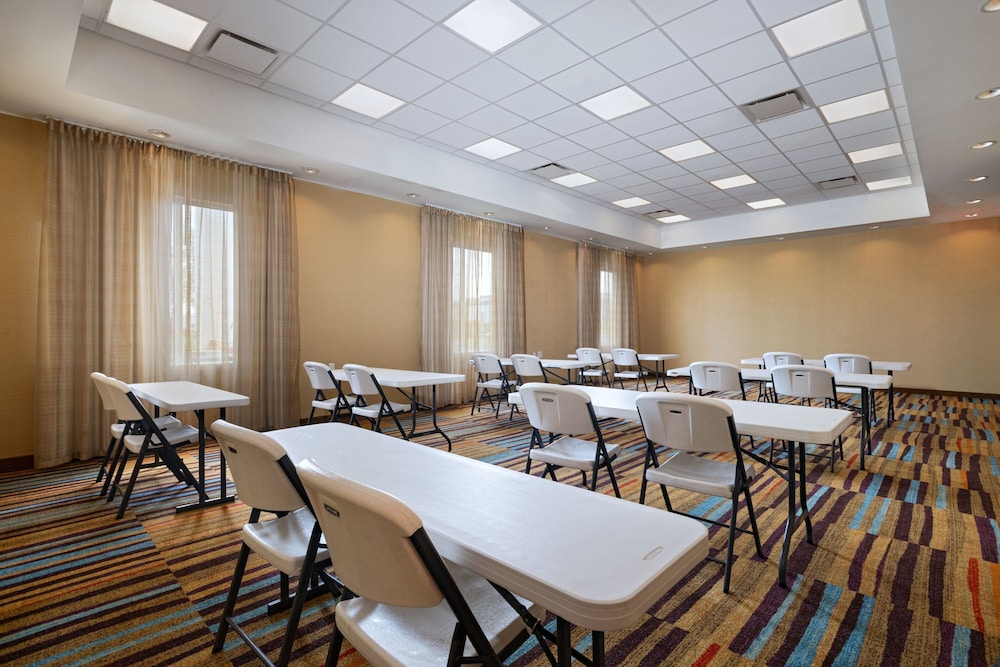 Fairfield Inn & Suites Lincoln Airport - photo 30