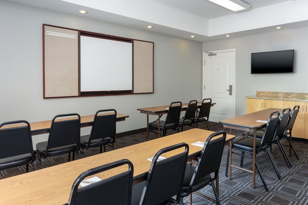 TownePlace Suites Erie - photo 34