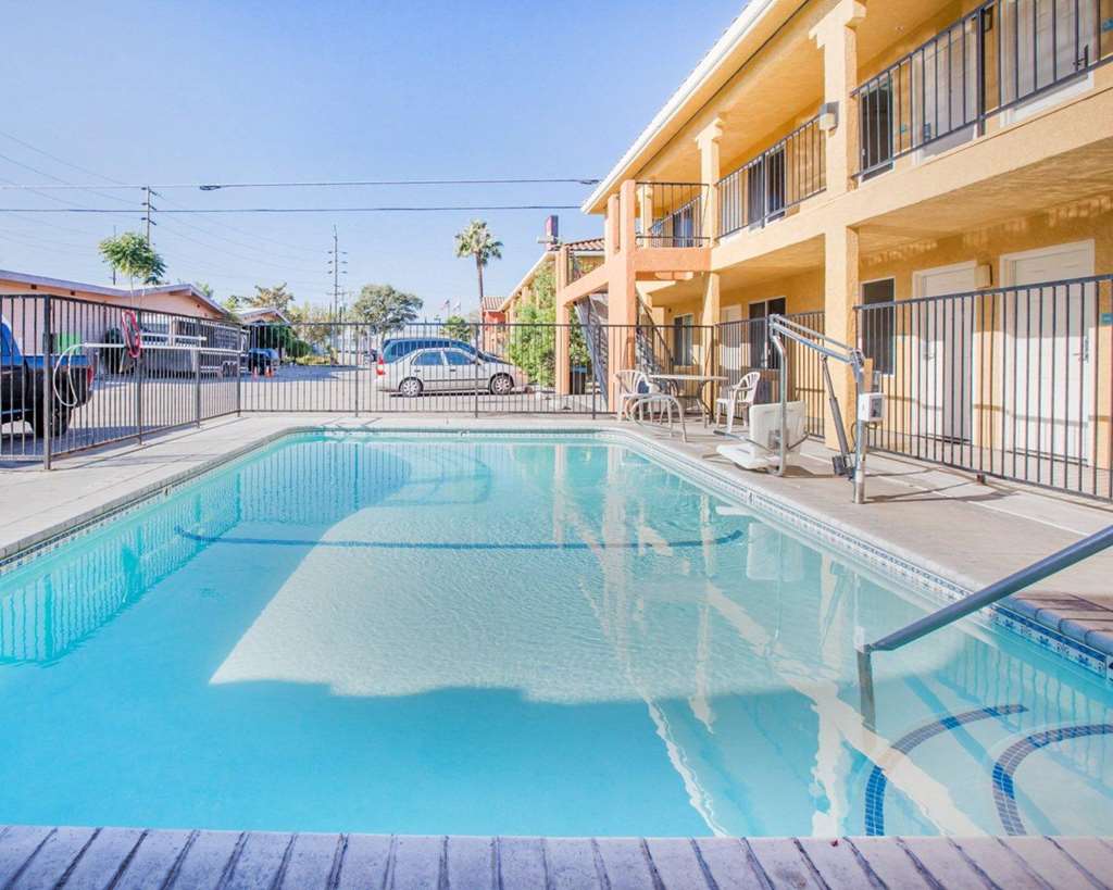 Econo Lodge Inn & Suites Lodi Wine Country Area - photo 12