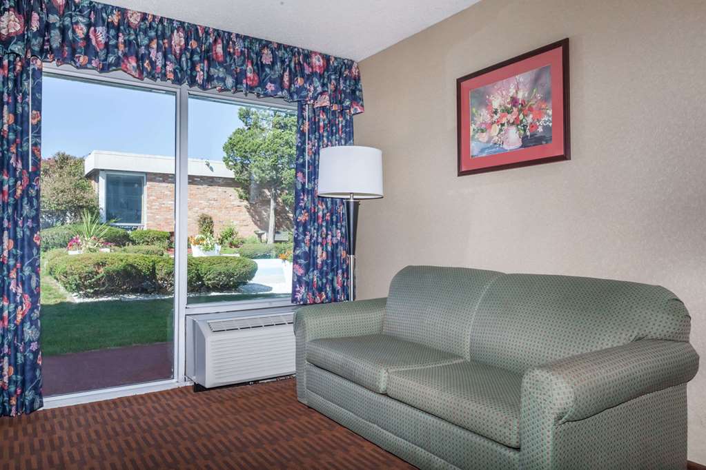 Howard Johnson by Wyndham Albany - photo 19
