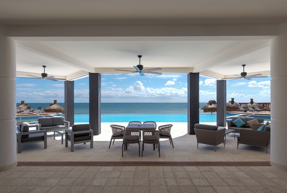 Poolside bar