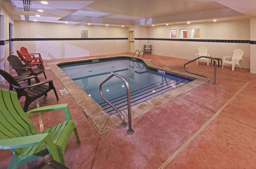 La Quinta Inn & Suites by Wyndham Edmond - photo 10