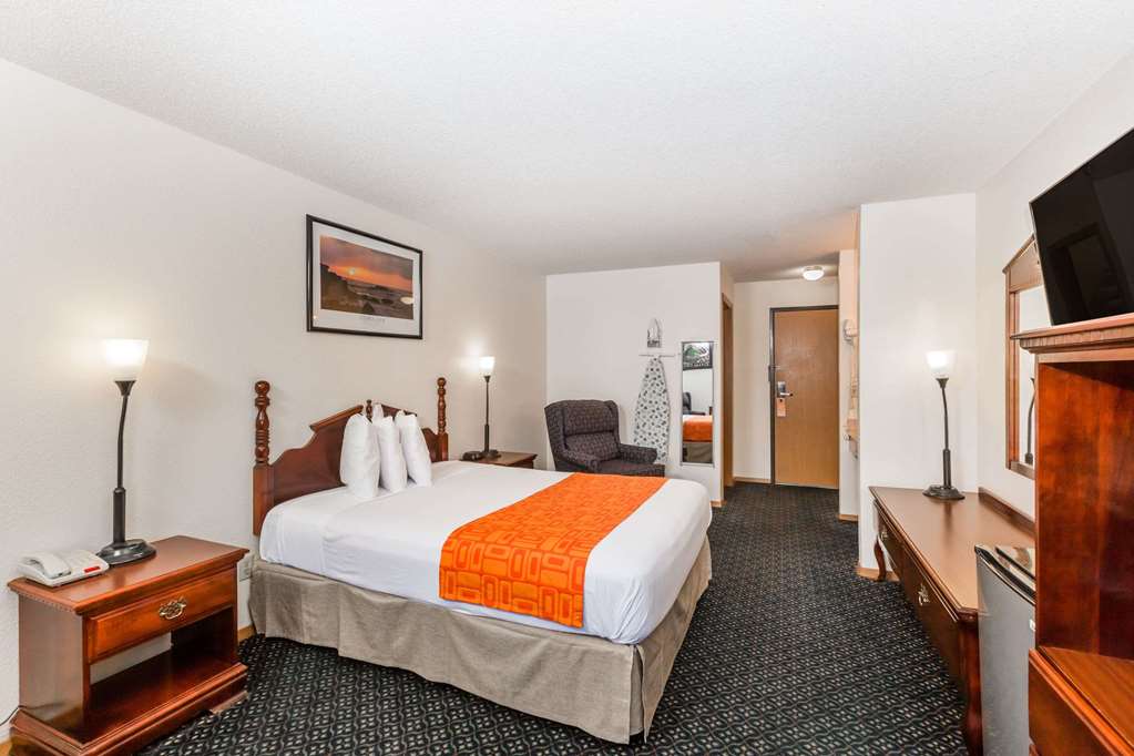 Howard Johnson by Wyndham Wichita Airport - photo 12