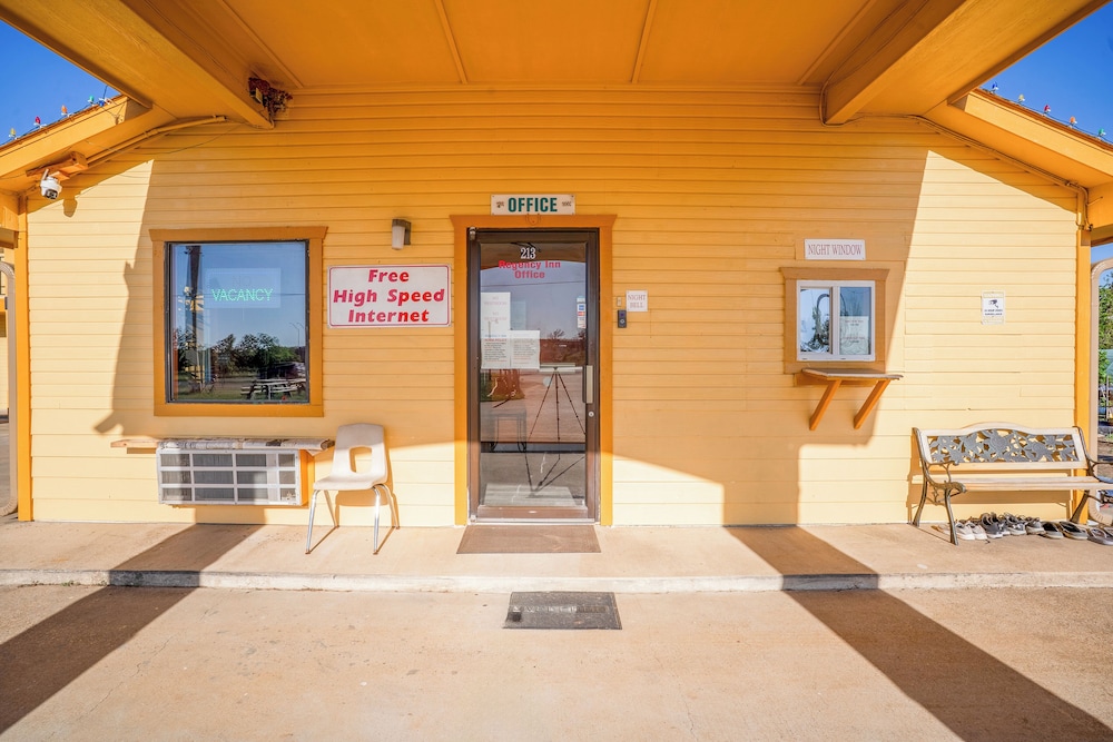 Regency Inn By OYO Rockdale TX - photo 45
