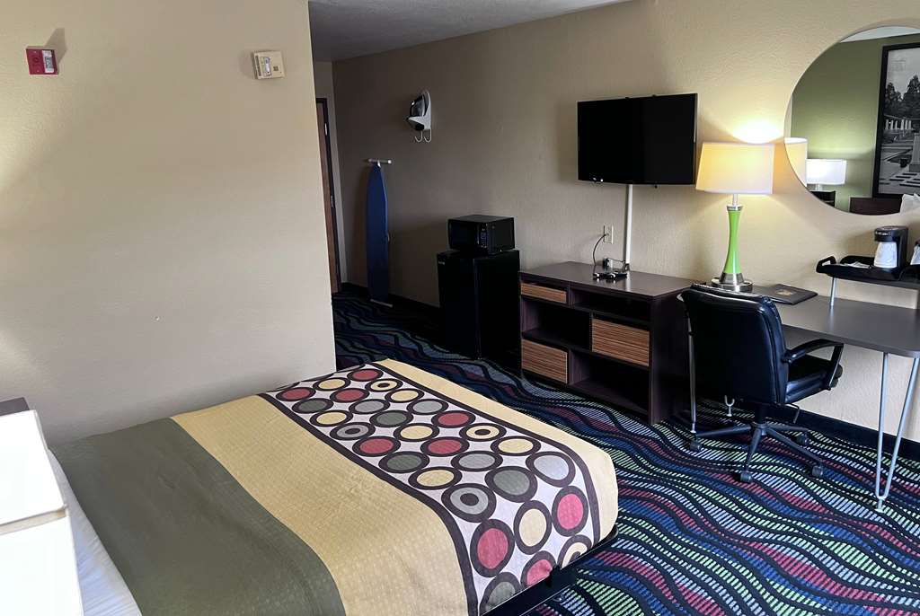 Super 8 by Wyndham Farmington - photo 11