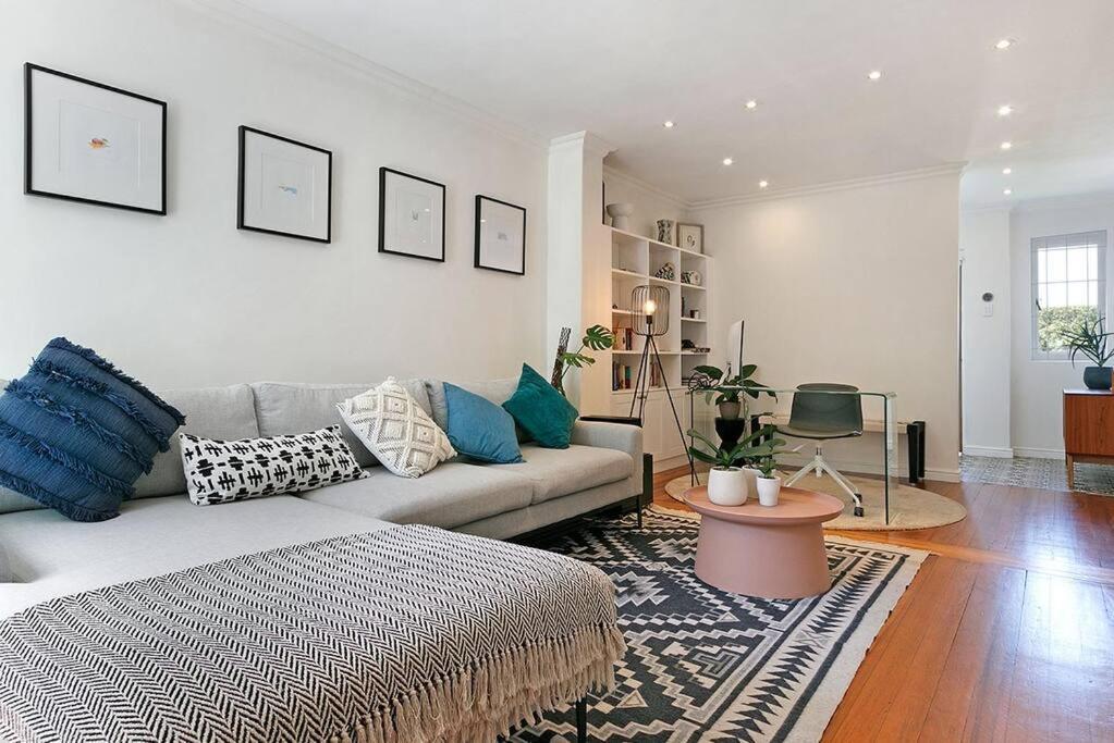 Stunning 2 Bedroom House in Leafy Claremont