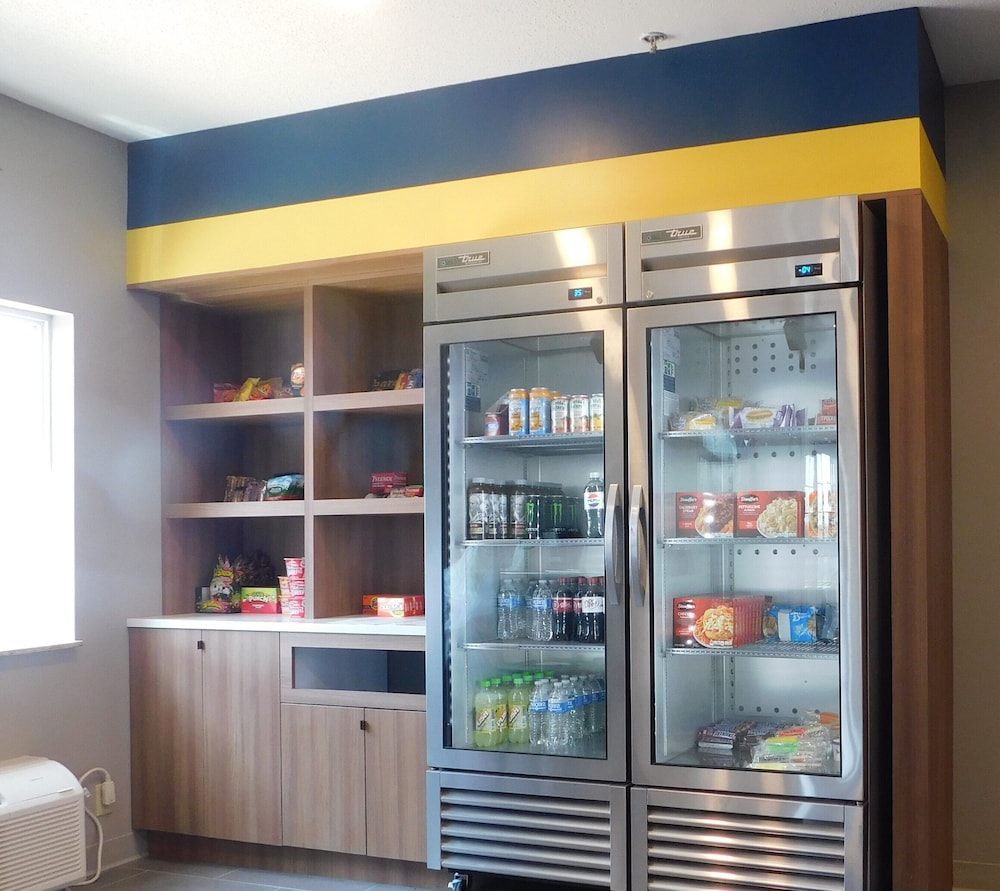 Microtel Inn & Suites by Wyndham Wheeling at Highlands - photo 2