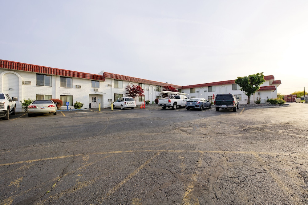 Hermiston Inn & Suites - photo 36