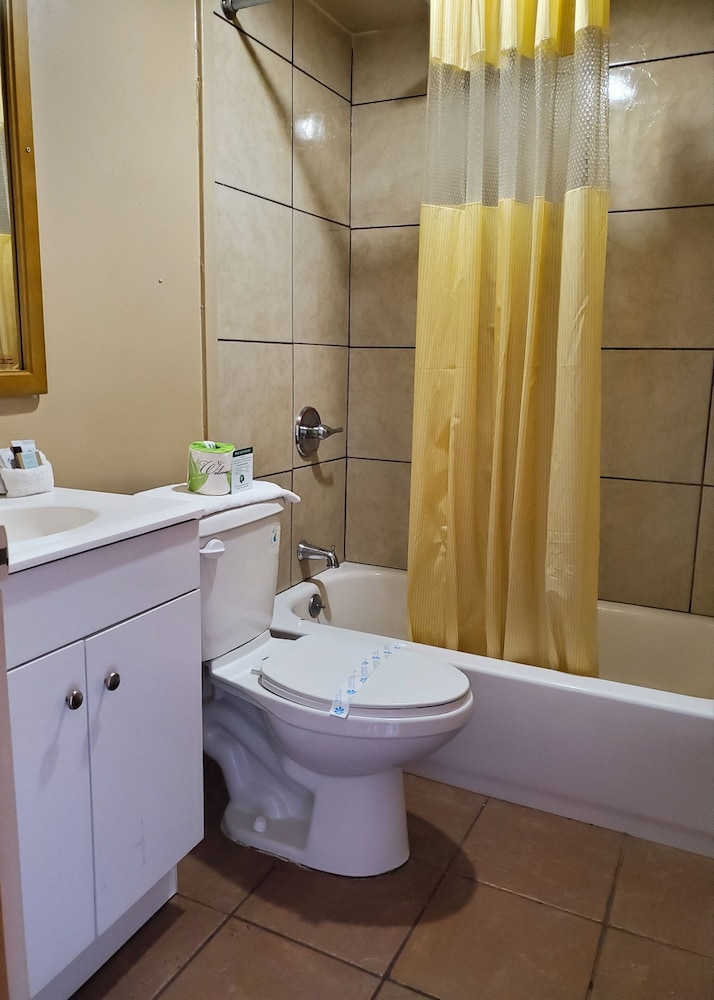 Pinecrest Inn & Suites - photo 28