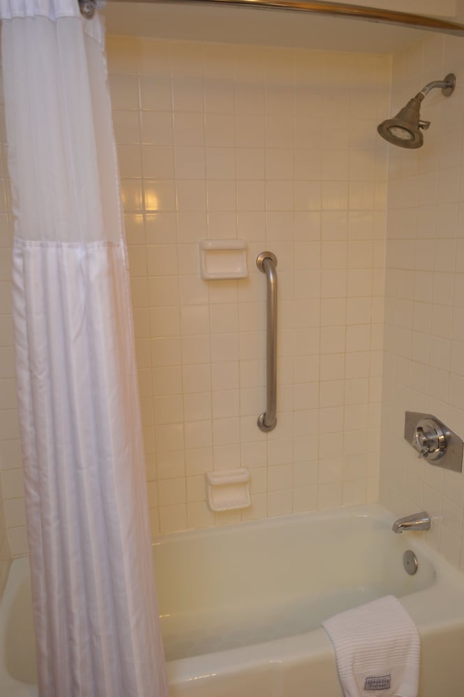 North Baltimore Plaza Hotel - photo 24