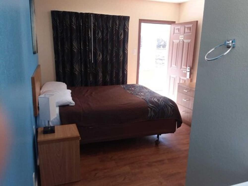 Economy Inn Sylva - photo 8