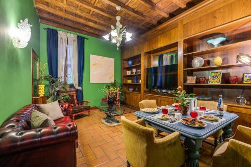 Fico Giallo Piazza Navona Apartment — 4-Star Luxury Hotel in Rome, Italy