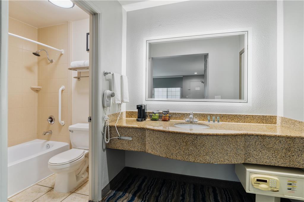 Best Western San Diego Miramar Hotel - photo 23