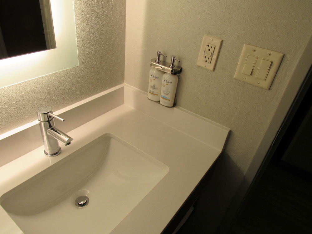 Holiday Inn Express & Suites South Lincoln by IHG - photo 46