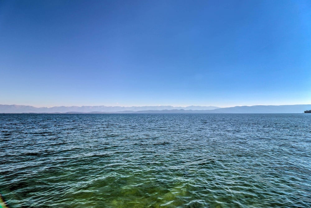 Lakeside Home with Beach about 14 Mi to Ski Area — 4-Star Luxury Hotel in Lakeside, United States