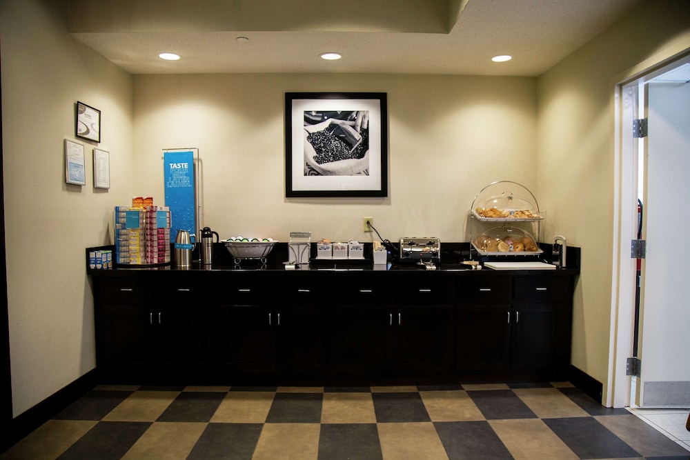 Hampton Inn & Suites Sharon - photo 77