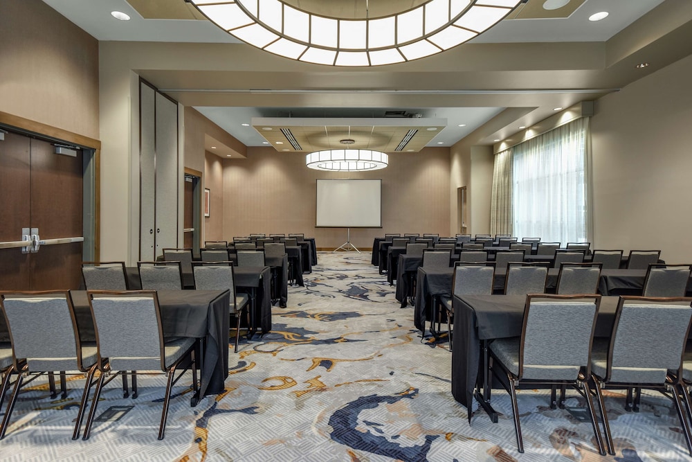 Embassy Suites by Hilton Jonesboro Red Wolf Convention Center - photo 55