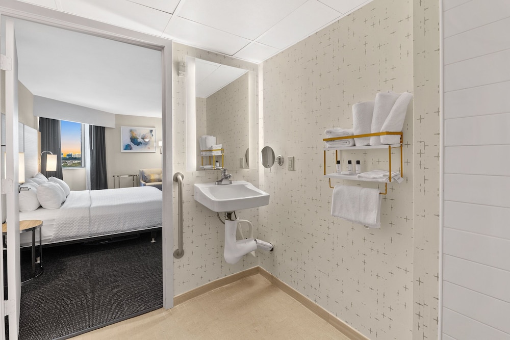 Crowne Plaza Houston Med Ctr Galleria Area by IHG - photo 37