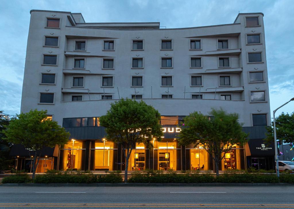 Top Cloud Hotel Iksan in Iksan, South Korea