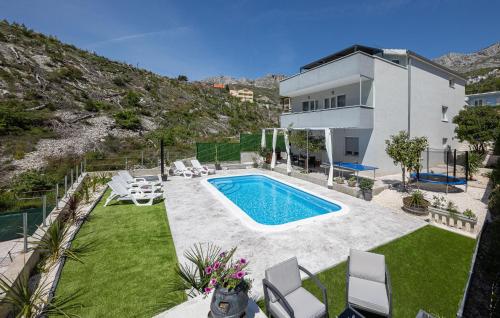 Lovely Home In Zrnovnica — 4-Star Luxury Hotel in Zrnovnica, Croatia