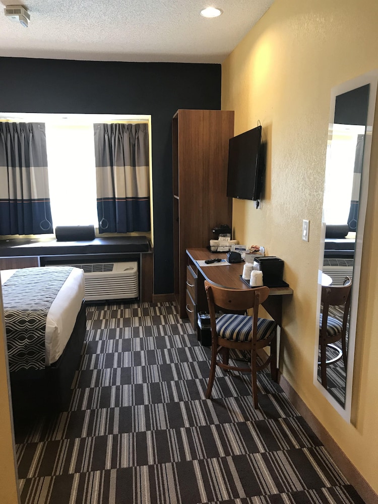 Microtel Inn & Suites by Wyndham Columbus Near Fort Benning - photo 9