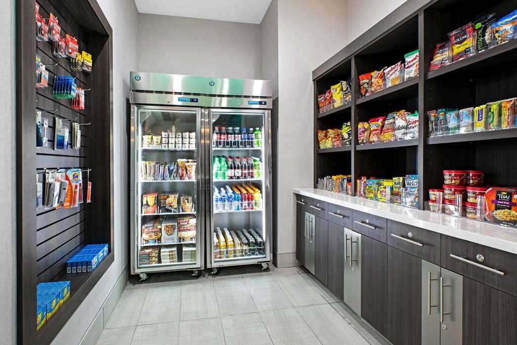 La Quinta Inn & Suites by Wyndham DFW West Glade Parks - photo 24