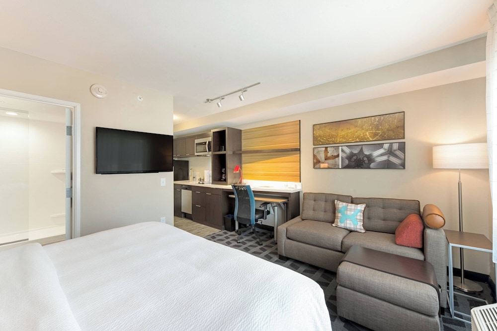 TownePlace Suites by Marriott Greensboro Coliseum Area - photo 14