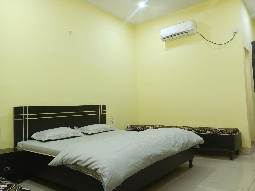 G G Multi Complex - carbon neutral hotel in Sardhana