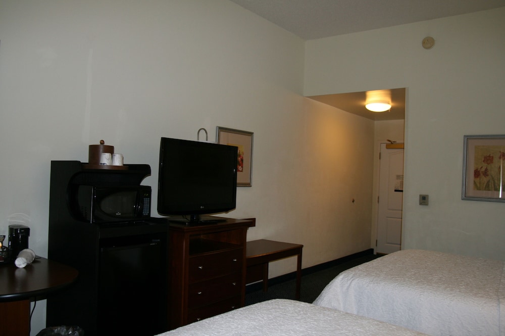 Hampton Inn Pine Grove - photo 28