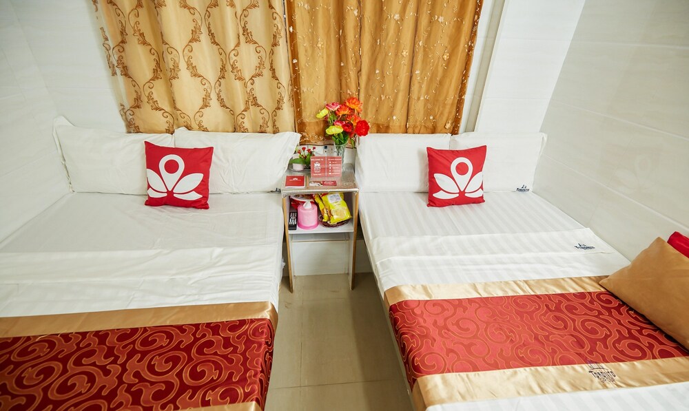 ZEN Rooms Basic Chung King Mansion - carbon neutral hotel in Kowloon