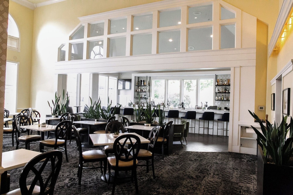 Majestic Inn & Spa - photo 63