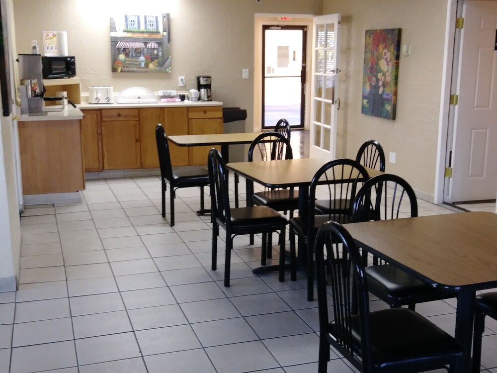 Desert Inn - photo 28